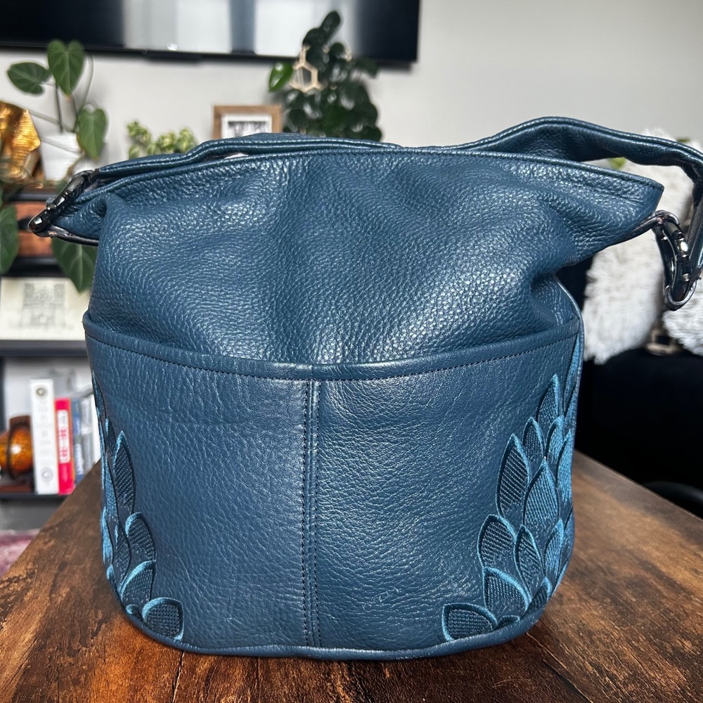 Aimee Kestenberg Hobo Bag Women Large Teal Blue Leather Embroidered Good Scallop - Picture 5 of 9